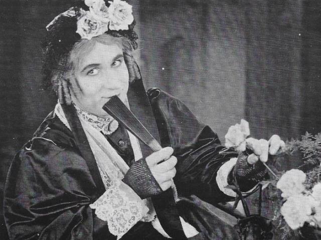 李茶的姑妈演员表（李茶的姑妈100多年前就是红人）(24)