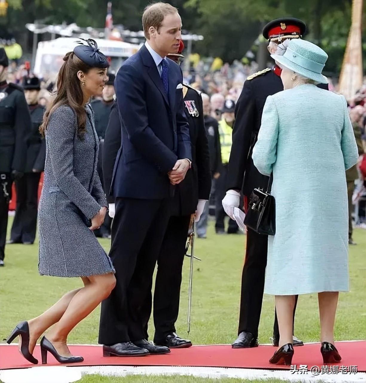 英国首相见到女王需要下跪吗（英国女王相当于中国什么职位）