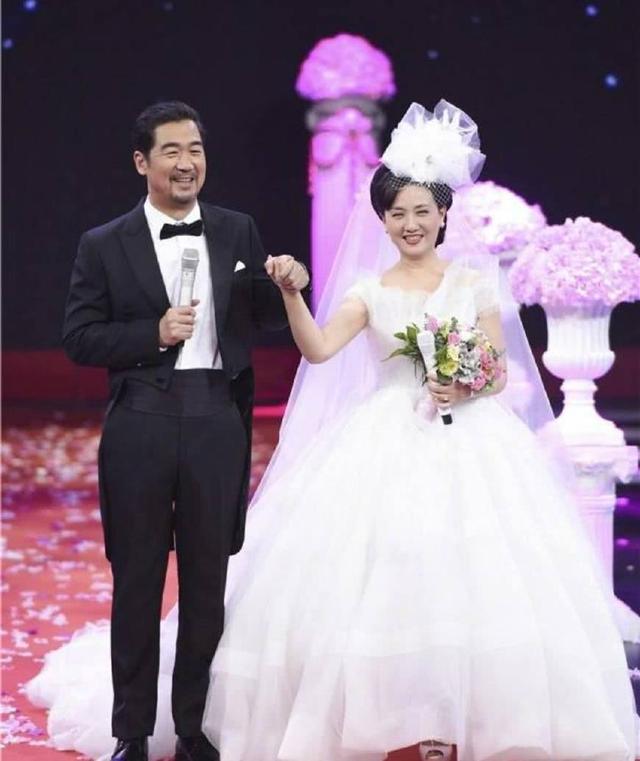 叶童赵雅芝26年后再聚首（白娘子剧组再聚首）(1)