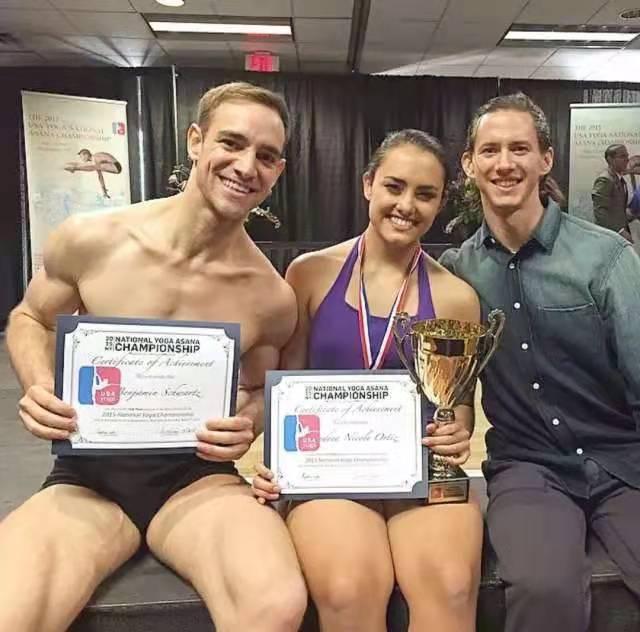 还珠剧组两年重聚八次（新还珠男星官宣结婚）(7)