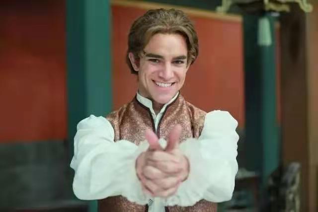 还珠剧组两年重聚八次（新还珠男星官宣结婚）(6)