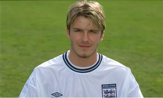 卡卡评价足坛最佳阵容（世界足坛帅气的5大球员）(7)