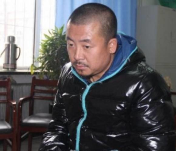 潜伏里面的逃犯是谁(潜伏知名演员竟是潜逃13年的逃犯)(3)