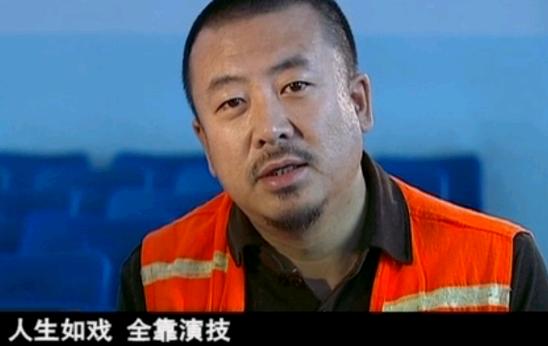 潜伏里面的逃犯是谁(潜伏知名演员竟是潜逃13年的逃犯)(25)