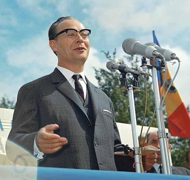 以苏联为首的华约的成员国有几个(苏联领导的华约组织曾与美国抗衡)(10)