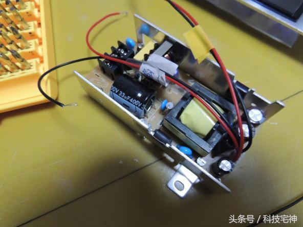 如何把普通投影仪变成家庭影院（技术宅原创自制高清投影仪）(18)