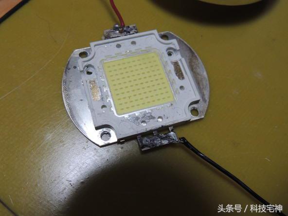 如何把普通投影仪变成家庭影院（技术宅原创自制高清投影仪）(11)