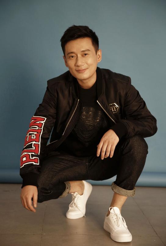 徐洪浩和儿子探班刘晓洁(演员徐洪浩入行多年单身)(1)