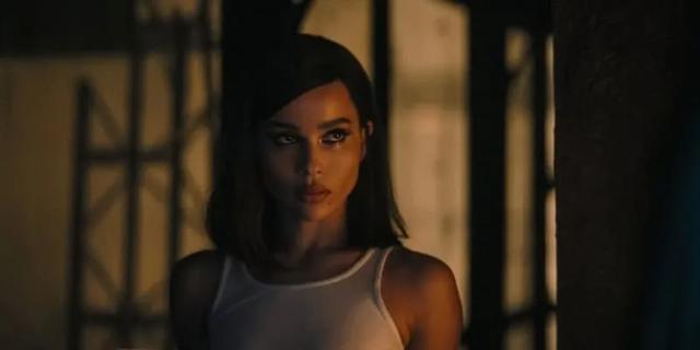 安妮海瑟薇自毁形象扮演邪恶女巫(比安妮海瑟薇更还原)(2)