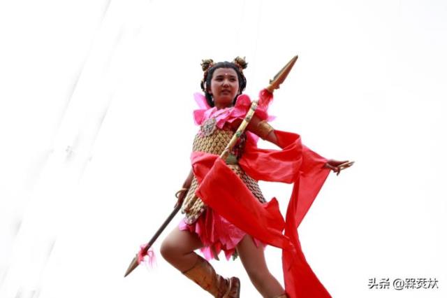 哪吒是男是女(三太子哪吒究竟是男是女)(2)