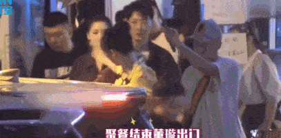 董璇离婚风格大变（董璇自曝离婚后全是弟弟在追她）(56)