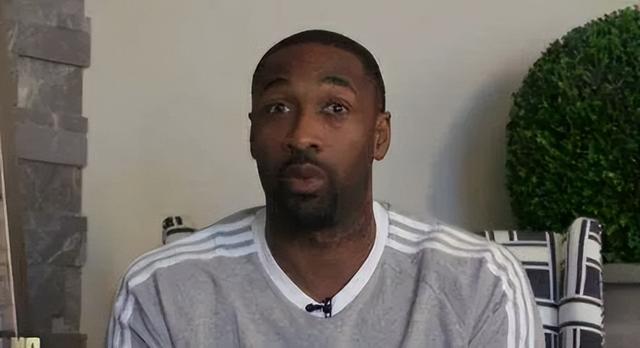 乔丹生涯后期投篮姿势(乔丹时期的篮球都是慢动作)(1)