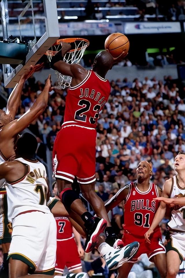 乔丹生涯后期投篮姿势(乔丹时期的篮球都是慢动作)(4)