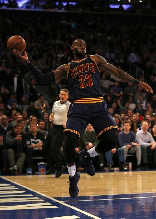 乔丹生涯后期投篮姿势(乔丹时期的篮球都是慢动作)(5)