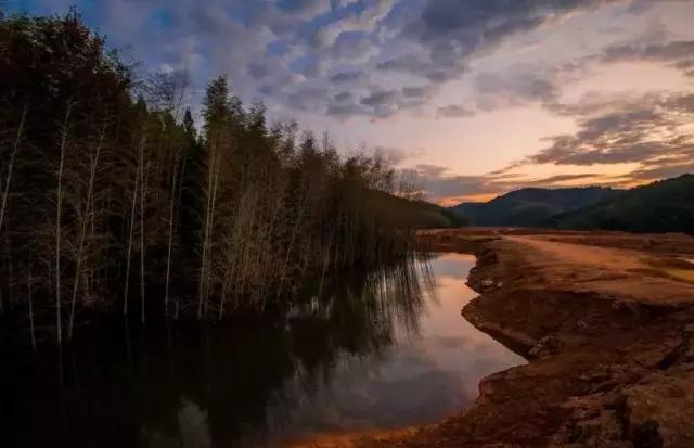 独坐江边望明月(江东子弟多才俊)(1)