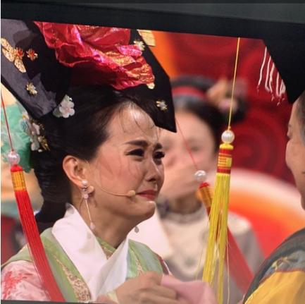 45岁的晴格格近照 最美晴格格综艺中大哭(7)