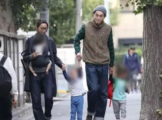 东出昌大离婚后首现身（东出昌大出轨年轻女演员实锤）(13)