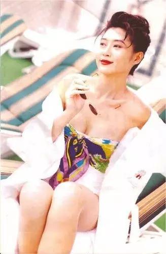 当下最火的10位女星(盘点一脱成名的十大女星)(5)