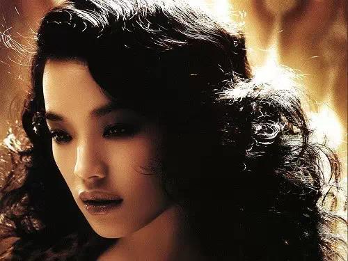 当下最火的10位女星(盘点一脱成名的十大女星)(3)