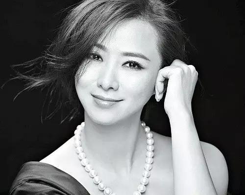 当下最火的10位女星(盘点一脱成名的十大女星)(8)