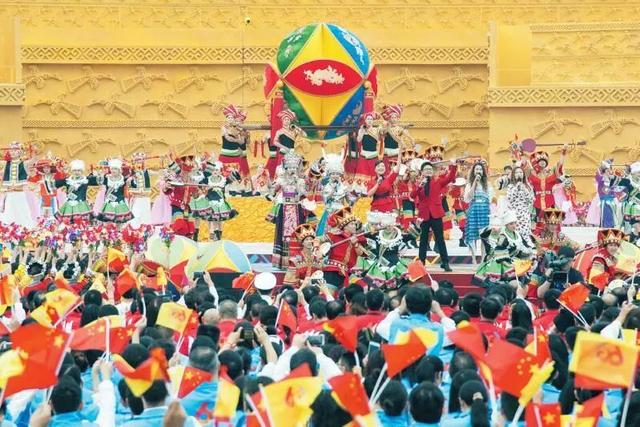 庆祝广西60周年文艺表演(踏歌起舞欢庆壮美新广西)(4)