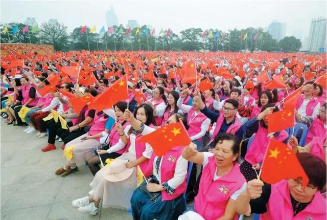 庆祝广西60周年文艺表演(踏歌起舞欢庆壮美新广西)(8)