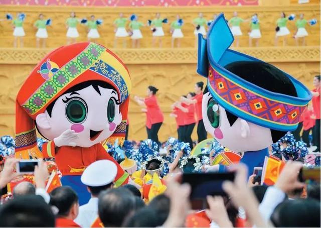 庆祝广西60周年文艺表演(踏歌起舞欢庆壮美新广西)(3)