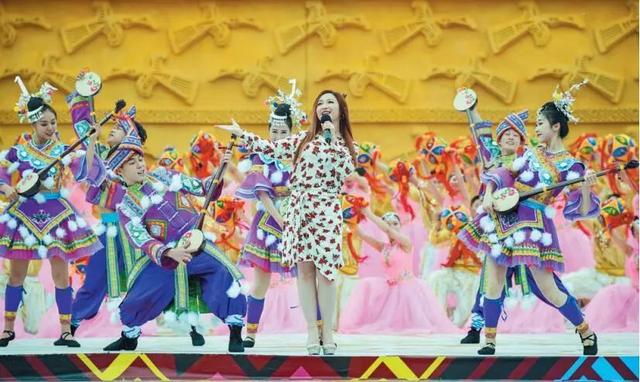 庆祝广西60周年文艺表演(踏歌起舞欢庆壮美新广西)(9)