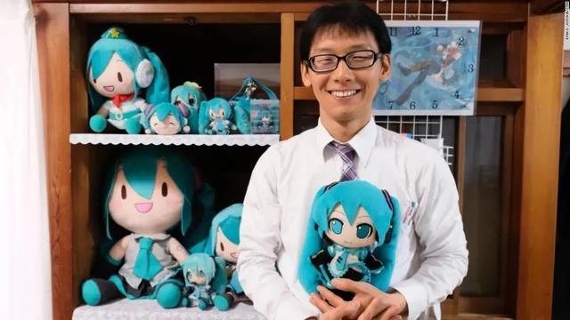 日本宅男和初音未来（日本宅男花200万娶虚拟偶像初音未来）(4)