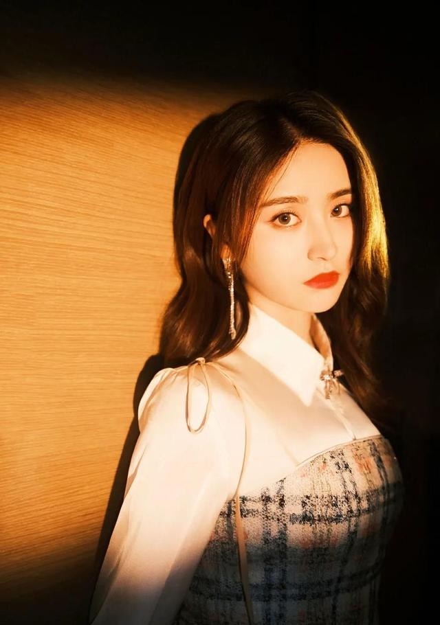金子涵个人资料大全(金子涵肤白貌美妥妥的气质女神)
