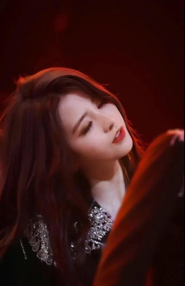 金子涵个人资料大全(金子涵肤白貌美妥妥的气质女神)