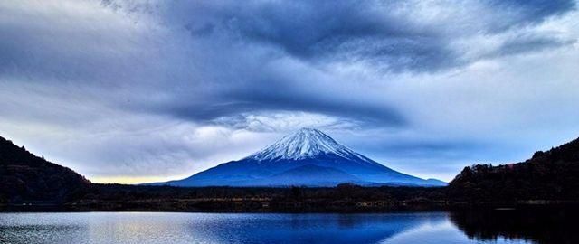日本的富士山是一座活火山吗
