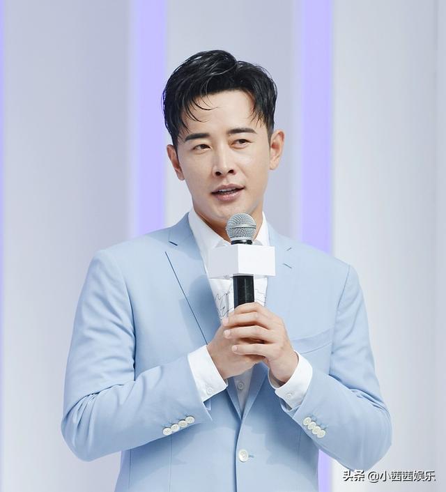 曝罗晋与助理（罗晋与女助理行为亲密）(1)