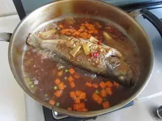 鲈鱼最好吃的10种做法（你绝对没试过的31款鲈鱼做法）(22)