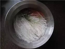 鲈鱼最好吃的10种做法（你绝对没试过的31款鲈鱼做法）(33)