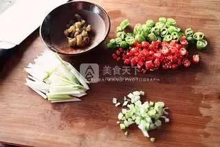 鲈鱼最好吃的10种做法（你绝对没试过的31款鲈鱼做法）(3)