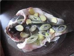 鲈鱼最好吃的10种做法（你绝对没试过的31款鲈鱼做法）(30)