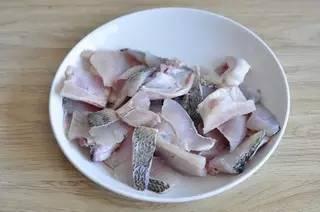 鲈鱼最好吃的10种做法（你绝对没试过的31款鲈鱼做法）(52)