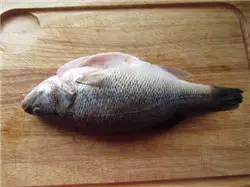 鲈鱼最好吃的10种做法（你绝对没试过的31款鲈鱼做法）(25)