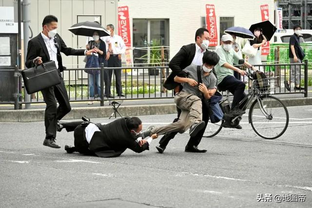 安倍晋三被刺杀时间(安倍晋三遇刺身亡)(2)