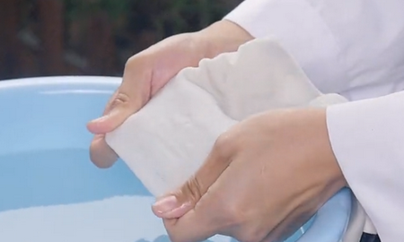 笔印子画在衣服上怎么洗,衣服上的黑色中性笔笔迹怎么洗掉图16