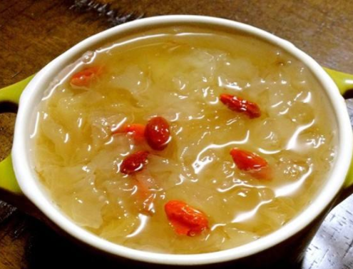 银耳在开水里煮一会儿就软烂是好银耳吗