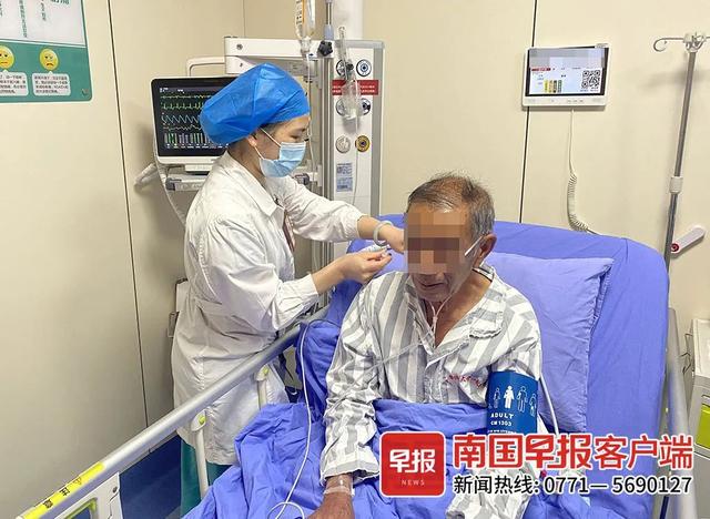 广西一居民发现巨蛇（头皮发麻广西两地）(1)