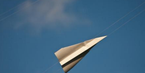 对纸飞机哈气有什么用,飞纸飞机的时候为什么要哈气图5