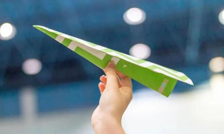 纸飞机飞前哈气有用吗