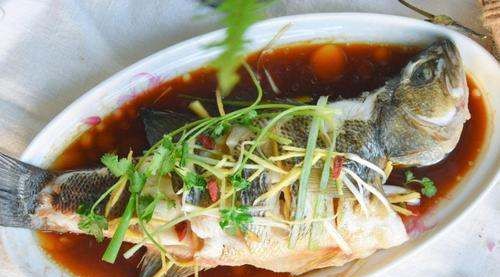 蒸鱼鼓油啥时候用,清蒸鱼应该是先放豉油还是后放酱油图3