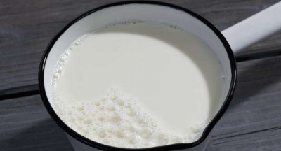 ​煮牛奶时加糖对营养成分有影响,煮牛奶时加糖对它的营养成分有影响吗