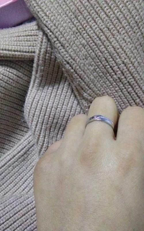 戒指能戴在右手中指上吗