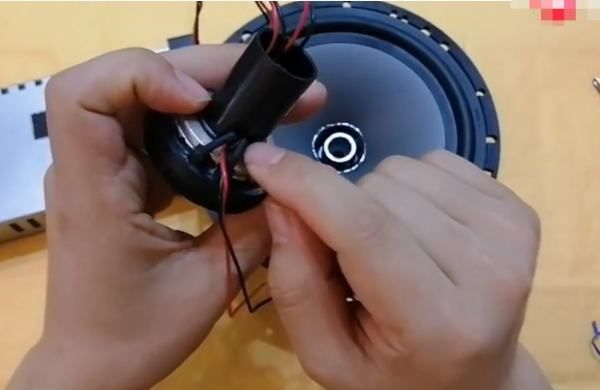 汽车音响分频器的作用,汽车音响分频器接线图解图2