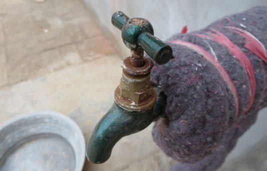 水龙头被冻住了怎么办